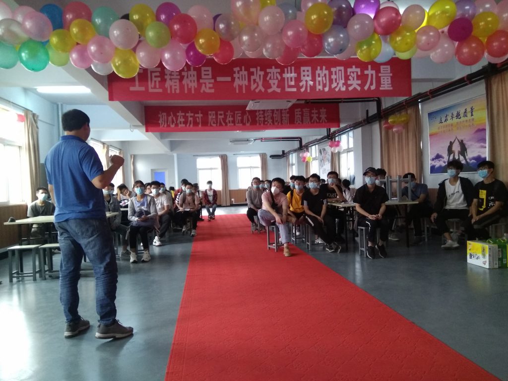 郑州轻工业大学组织师生60人到公司参观学习