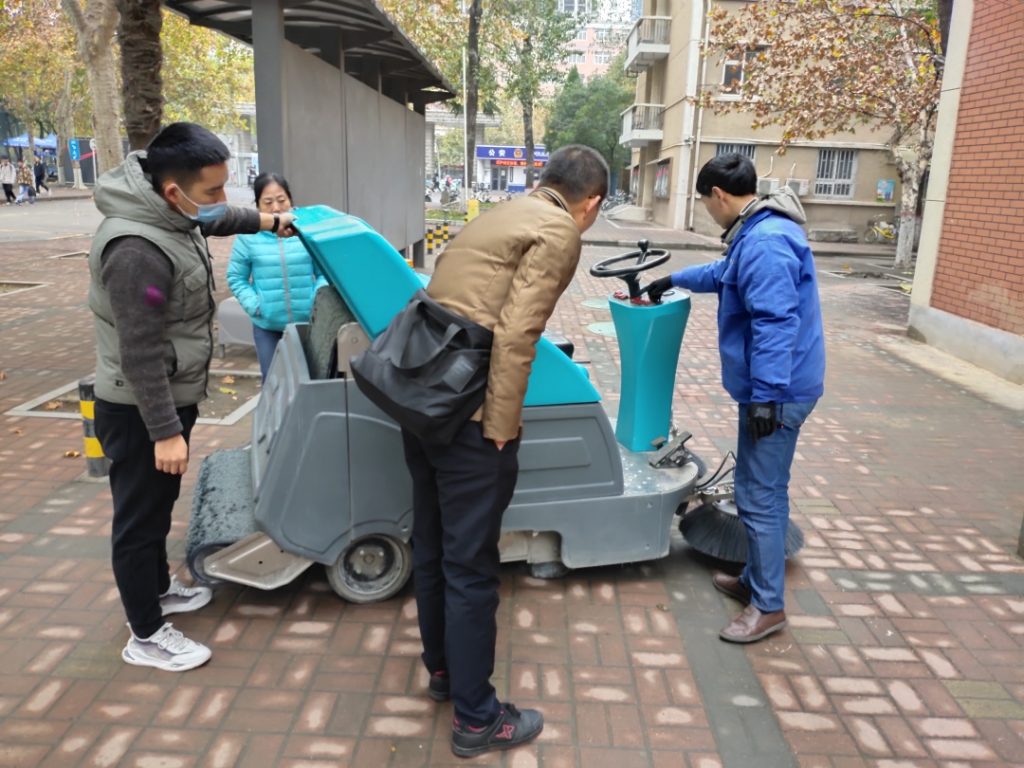 物业小区选择什么样的扫地车？今天清晨雨拖地车来跟大家好好聊聊