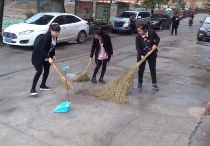 永威物业大半数小区都在用的清晨雨拖地车，90%清除污垢，颜值高，超显档次，一车多用，物业必备！