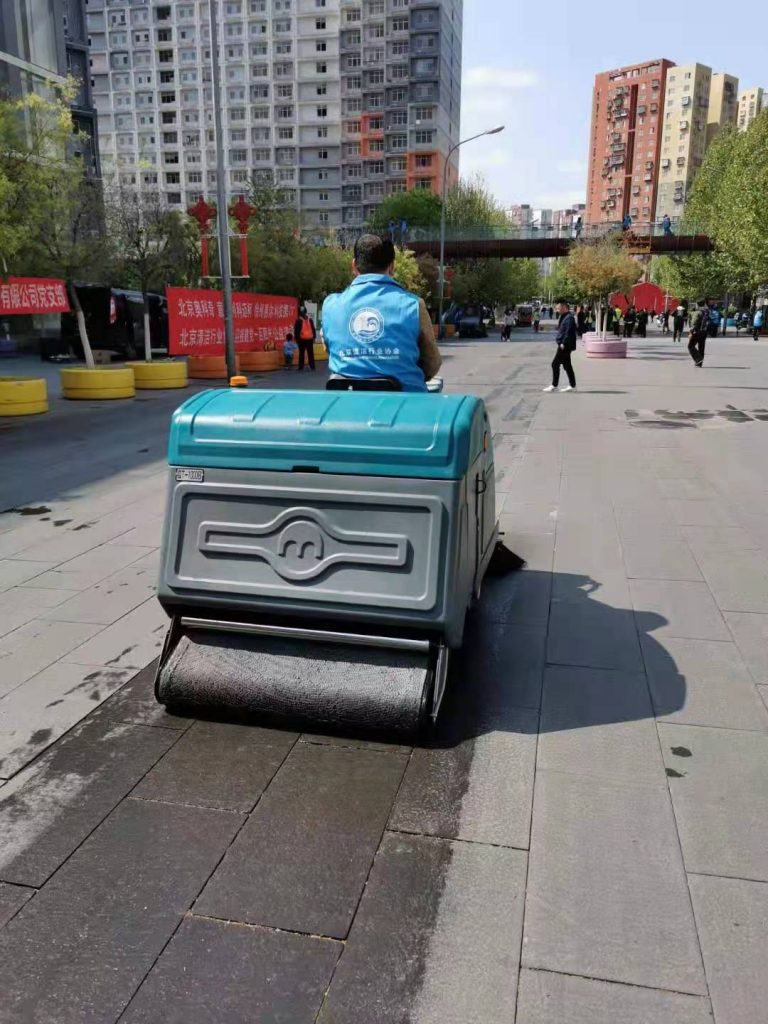行至首都，坐观纤尘不染，清晨雨拖地车助力北京清洁行业