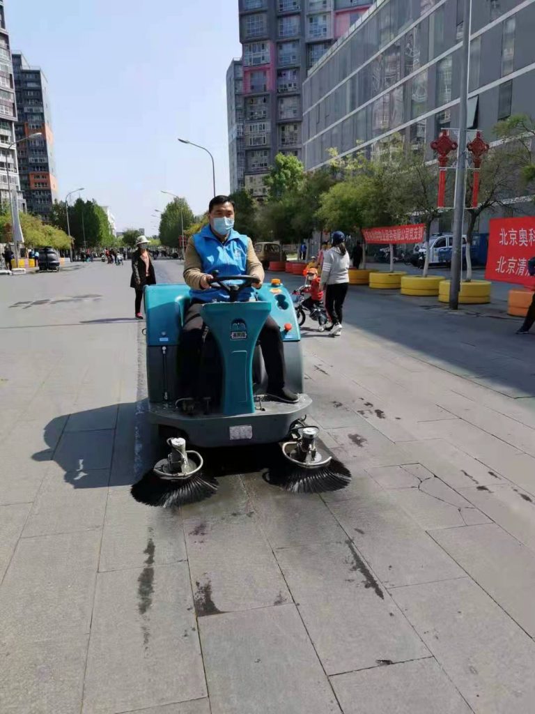 行至首都,坐观纤尘不染,清晨雨拖地车助力北京清洁行业