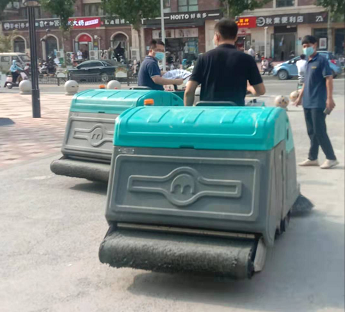 电动扫地代替人工，电动扫地车火力全开