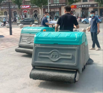 清晨雨：为什么电动扫地车可以为清洁服务解决行业痛点