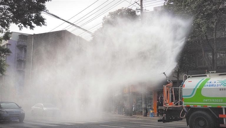 清晨雨：回顾郑州十年“以车代人”道路清扫环卫车变革