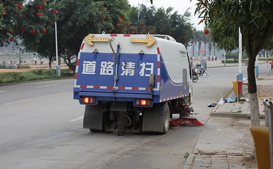 清晨雨拖地车：郑州道路清扫车更新升级正在提速