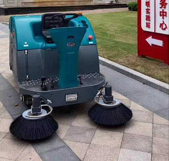 扫地车购机宝典二：如何做好驾驶式扫地车的维护保养