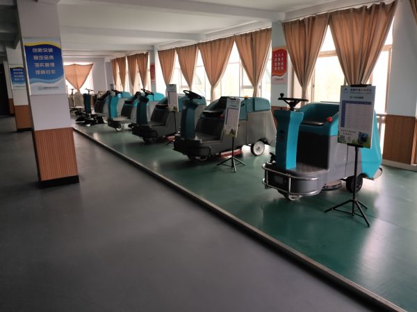 洗地机 vs 洗拖一体机 vs 扫拖一体机：物业保洁设备怎么选？