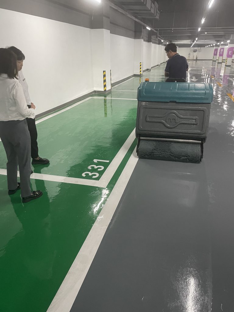 地下车库清洁的革命性工具：驾驶式洗地机的五大优势