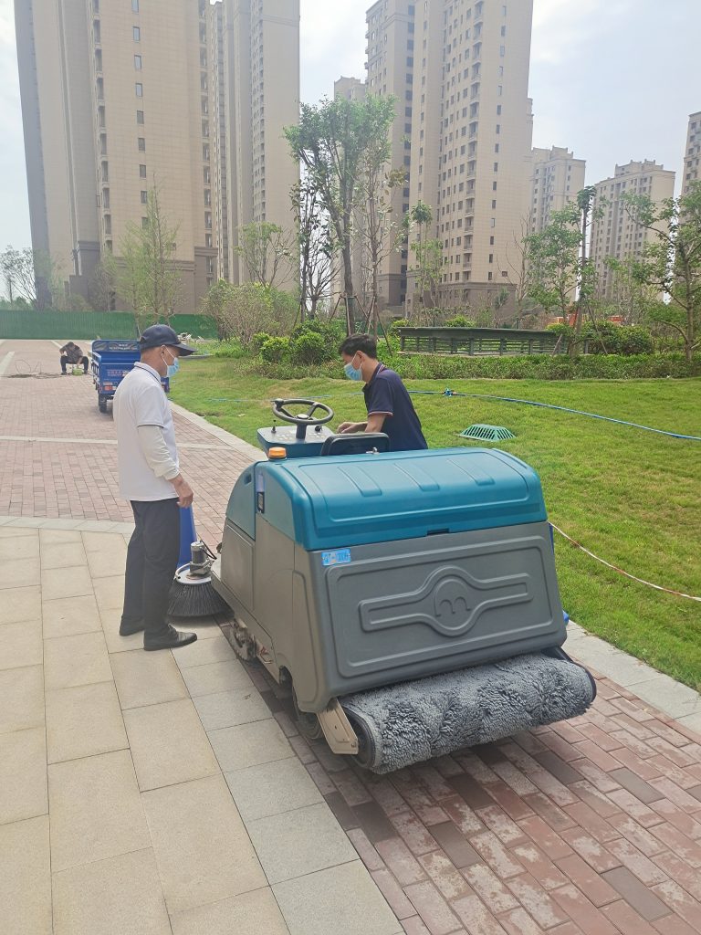 创新扫地车技术，提升清洁效率，为城市环境贡献力量