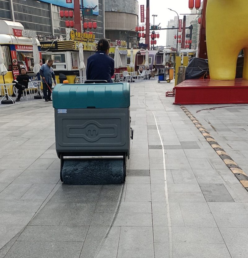 双刷盘洗地机来袭：商业清洁新选择，更彻底更快速！