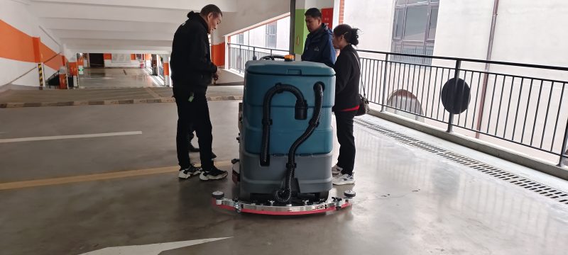 洗地车：地面清洁的得力助手，让环境更加整洁美观