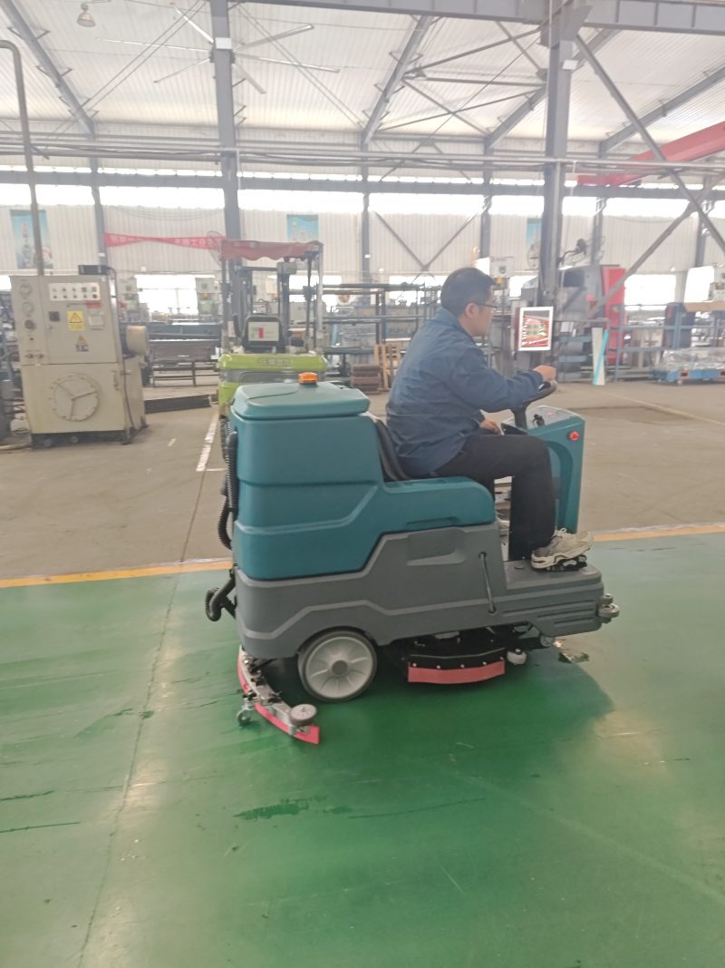 驾驶式洗地车选购避坑指南：这3个参数直接影响十年使用成本