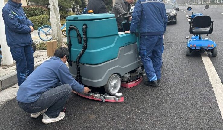 清晨雨洗地机+扫地机共五台设备，交付万科金领九如意